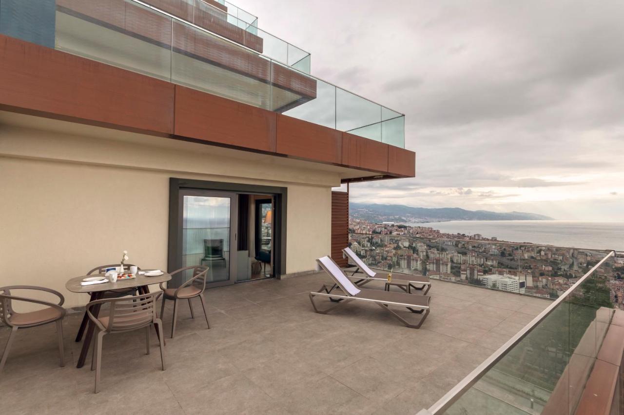 Radisson Blu Hotel Trabzon Exterior foto 3D rendering of a balcony