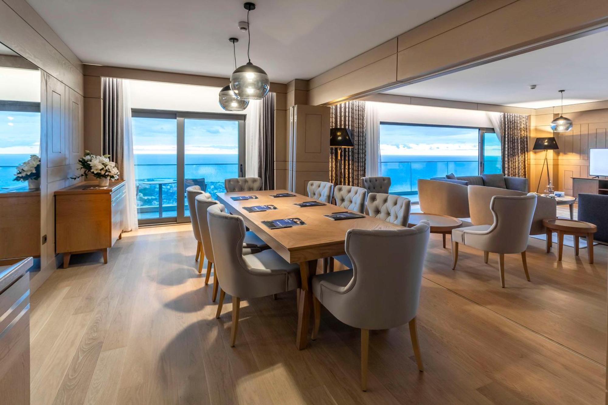 Radisson Blu Hotel Trabzon Exterior foto The interior of a suite at the hotel